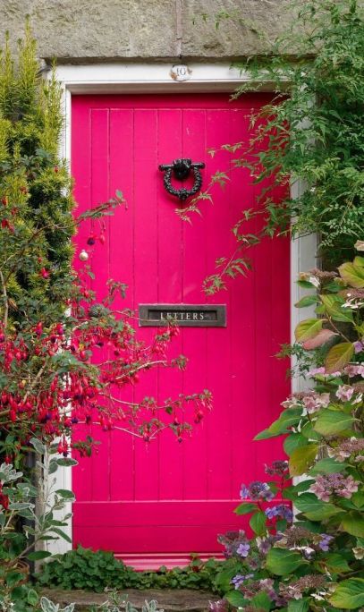 c350c45e1f39f9816aa0a61baba27513--hot-pink-things-cottage-door.jpg